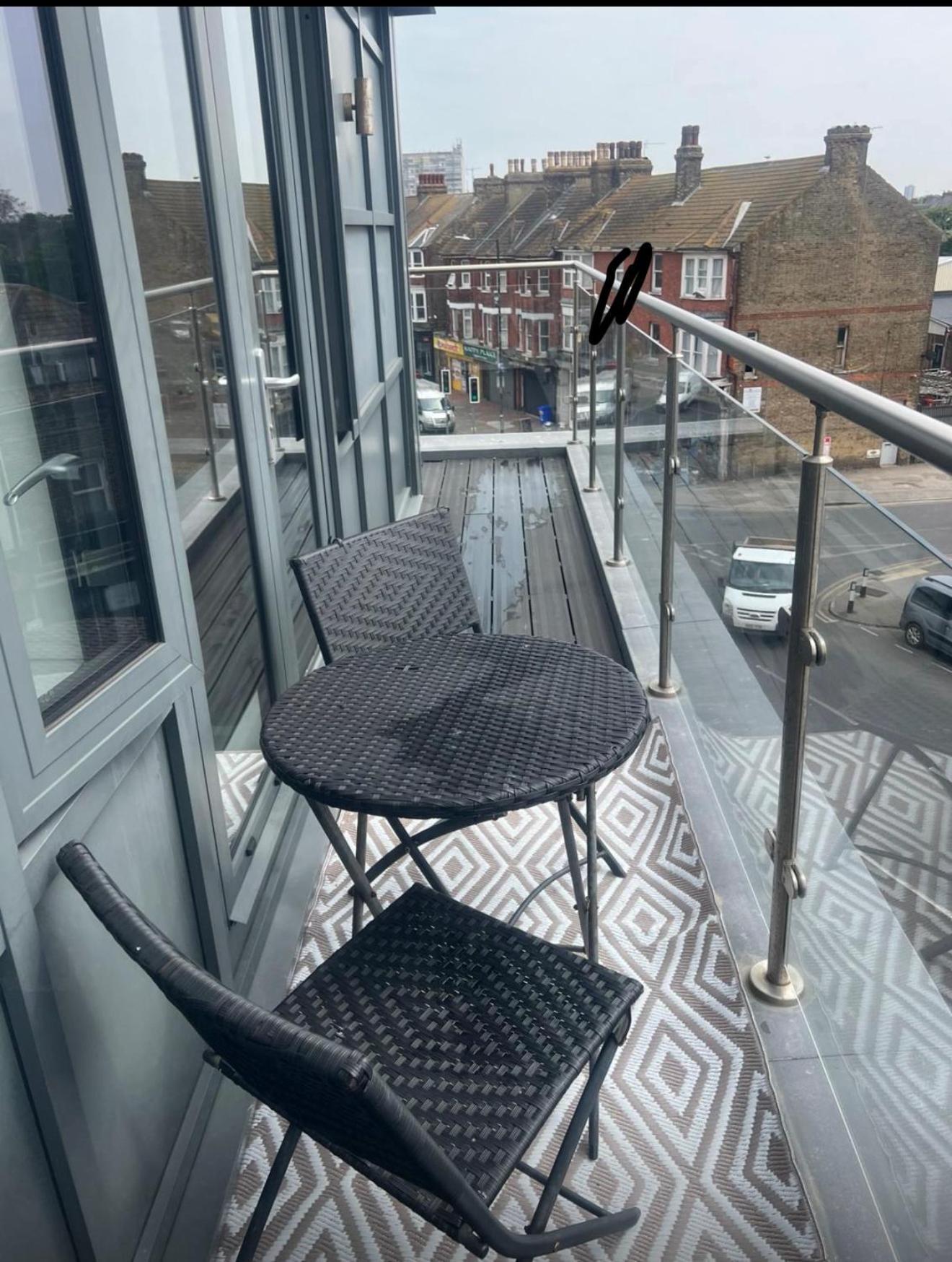 Appartement The Penthouse Margate, Balconies, Sea View, Gated Parking, Air Con! Extérieur photo